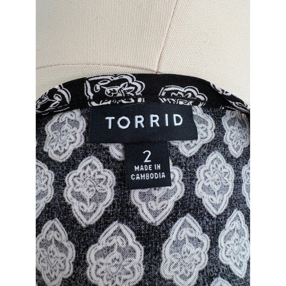 Torrid Peplum Camisole Black White Medallion Print Tiered Size 2 - Picture 6 of 8